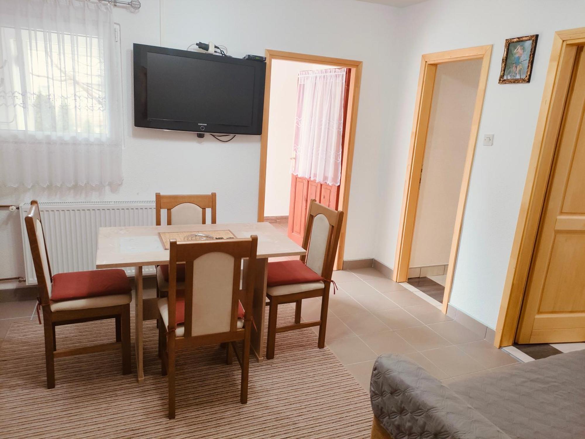 Apartment Tina Gracac Экстерьер фото