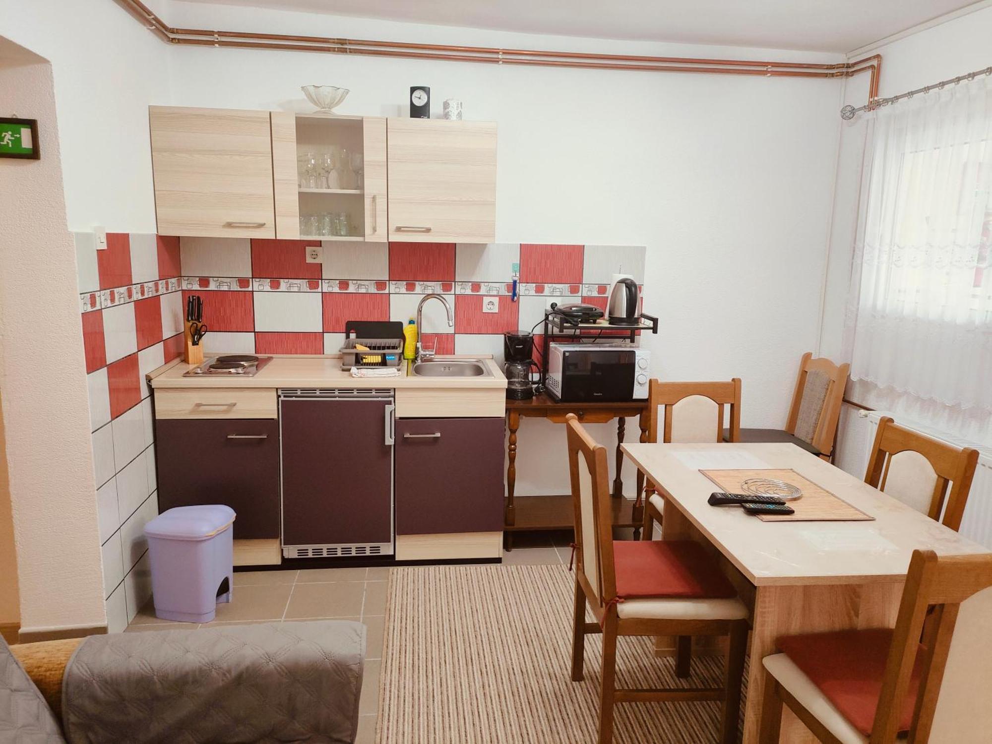 Apartment Tina Gracac Экстерьер фото
