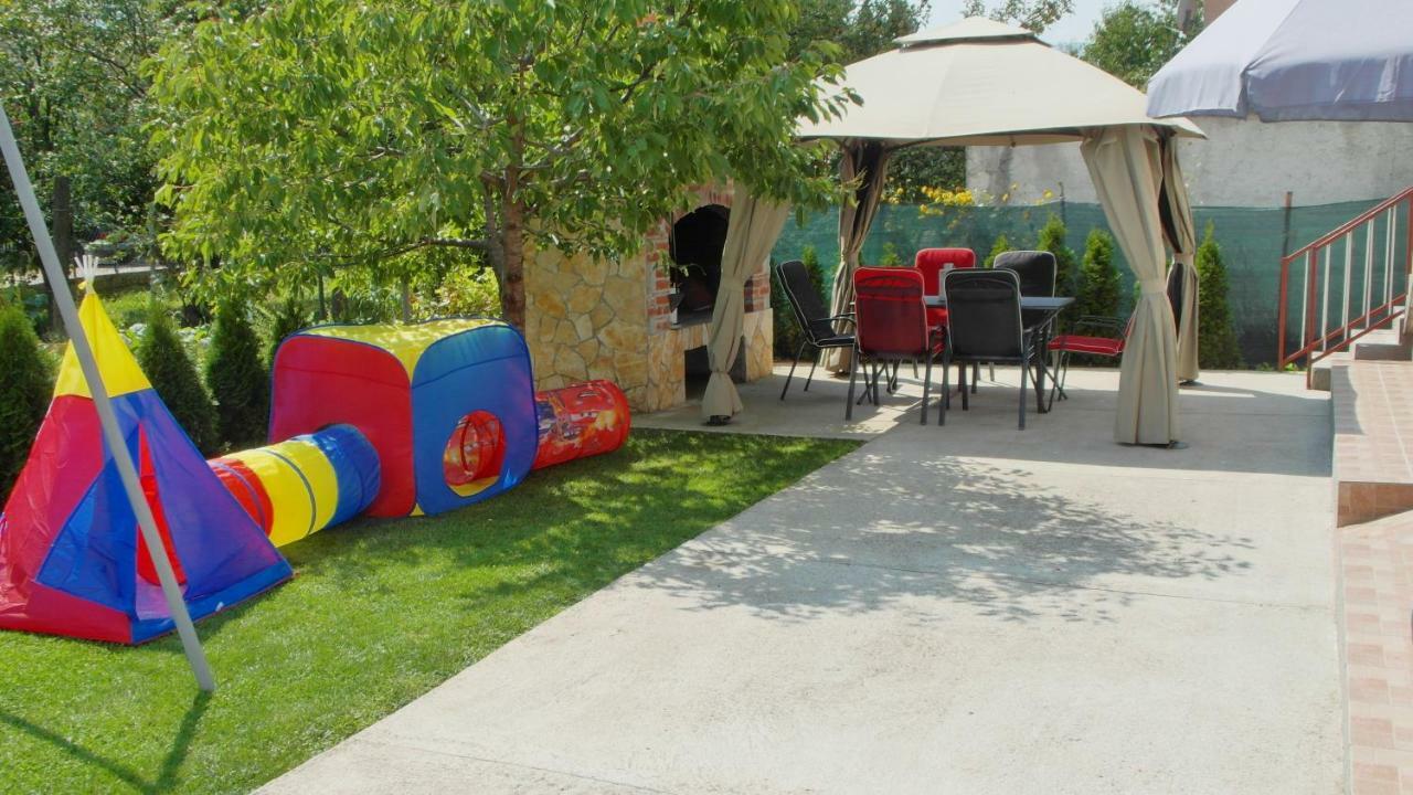 Apartment Tina Gracac Экстерьер фото